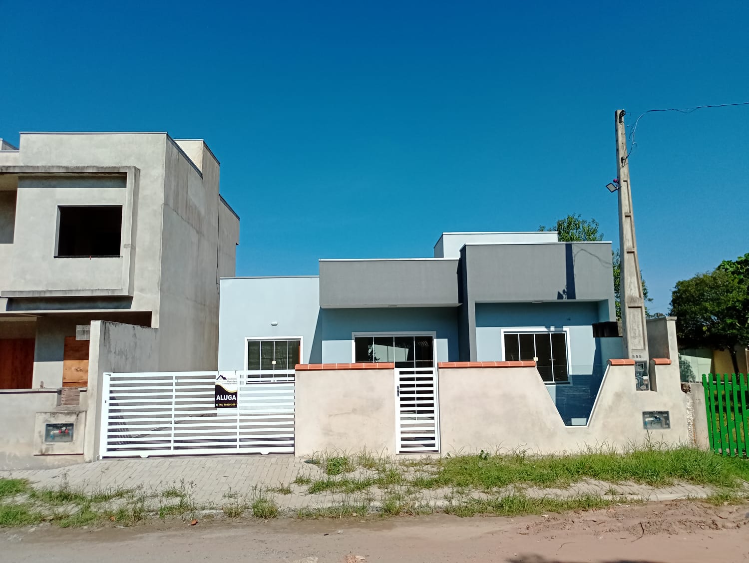 Locação Mensal Casa com 3 Quartos sendo 1 suite  - Balneário Brasília